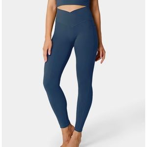 BRAND NEW CROSSOVER LEGGINGS ! halara